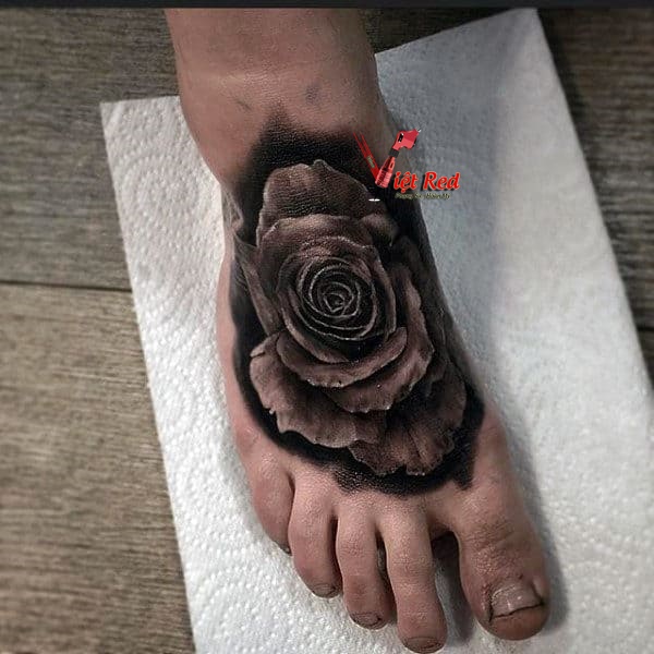 Xăm hoa hồng ở bàn chân