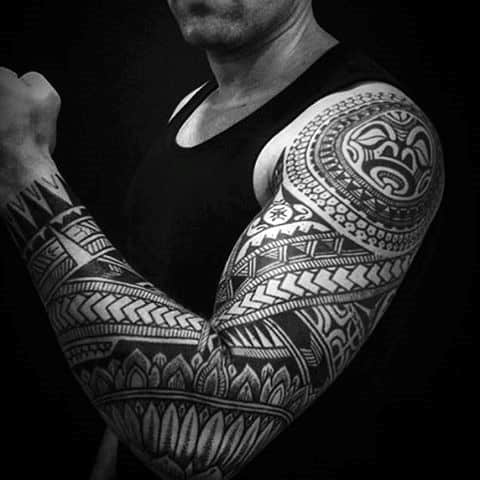 Hình xăm hoa văn maori kín tay