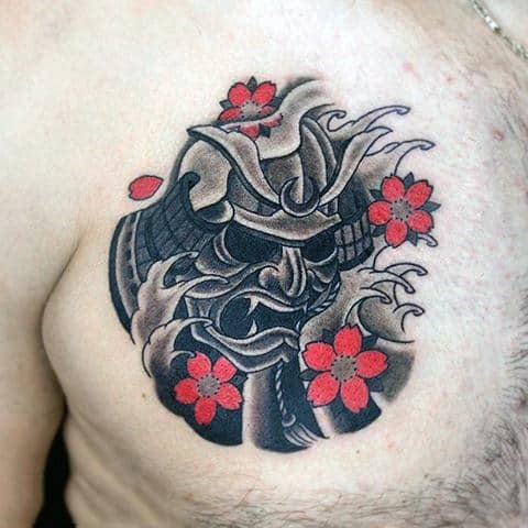 Hình xăm samurai mặt quỷ nhỏ ở ngực