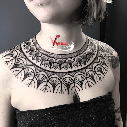 Hình xăm henna vòng cổ ngực