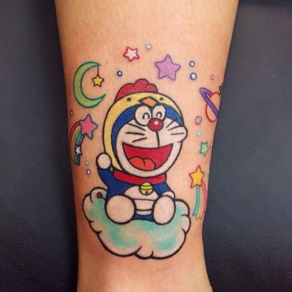 Hình xăm doraemon cưỡi mây