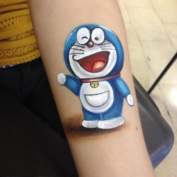 Hình xăm doraemon ở tay cho nữ